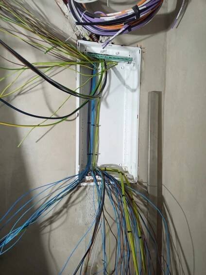 Kompletace elektroinstalace bytu - Roztoky - JASETI