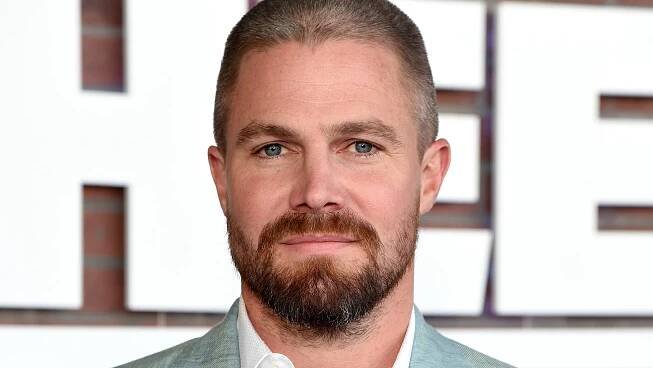 Arrow star Stephen Amell clarifies strike comments following backlash