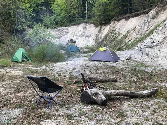 Nocleh poblíž letiště Željava – koridor.cz