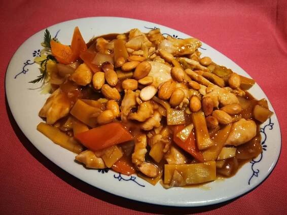 S37. 220g Krůtí maso s mandlemi – Čínská restaurace