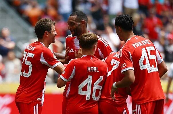 Rekordní výhra, Bayern porazil na MS klubů amatéry ze Zélandu 10:0. Slaví i PSG