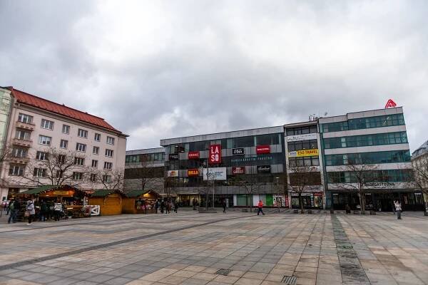 OBRAZEM: Opuštěné centrum Ostravy, na Masarykově náměstí zůstaly jen tři stánky