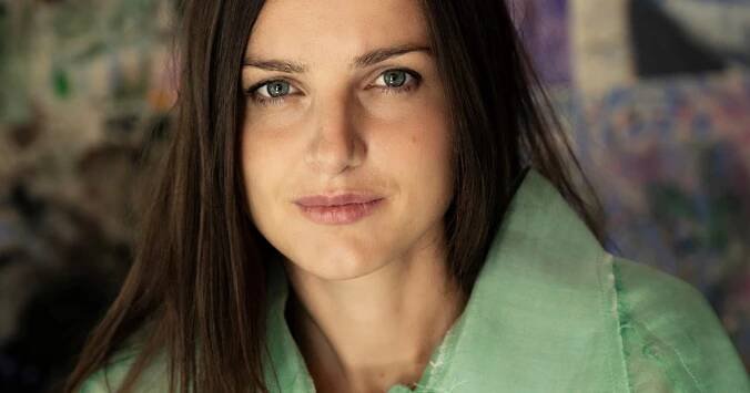 Křehká, intimní, snová. Malířka Kateřina Ondrušková zve do ztracených rájů dětství a zahrad imaginace
