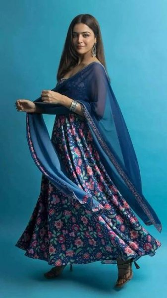 Wamiqa Gabbi exudes elegance and charm in stunning ethnic attire