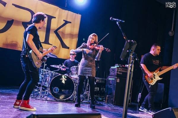 Podujatie Peter Cmorík & band | DKC Veritas - Multifunkčný priestor na kultúrne a spoločenské podujatia