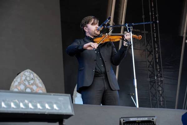 Tření den začalo být na Rock for People mnohem těsněji