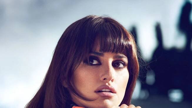 Penelope Cruz For Loewe - Designs Handbag With Monica Cruz