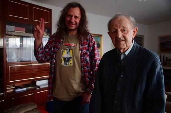 Šéf hudebního festivalu Trutnov pozváním Jakeše nabídl zrcadlo