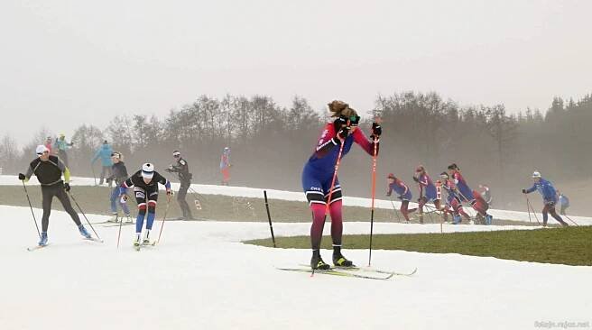 FOTO: Kam na běžky? Třeba do Vejsplach. Okolí tratě ale zimu moc nepřipomíná