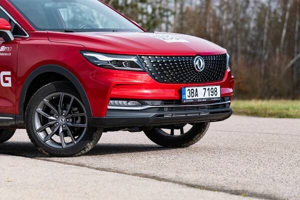 TEST: Čínský Dongfeng Fengon 5: Evropané pořád chtějí normální motory, jen už je málokdo nabízí