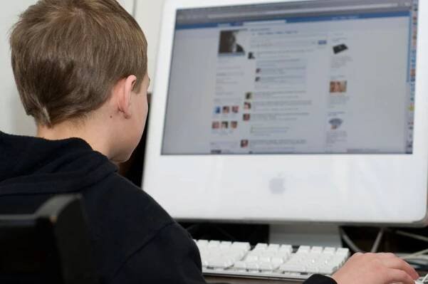 Zásadní krok španělské vlády: Zákaz sociálních sítí pro děti mladší 16 let