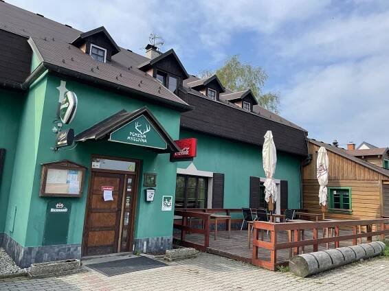 Známá restaurace ve Velkém Újezdu hořela od popelnice. Někdo ji zapálil