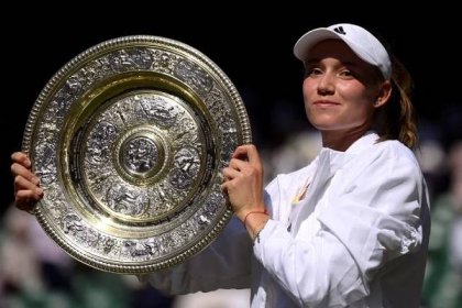 Vítězka Wimbledonu si stěžovala na zacházení. A porazila ji 131. na světě