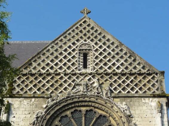 Soubor:Beauvais (60), église Saint-Étienne, croisillon nord, pignon 2.JPG