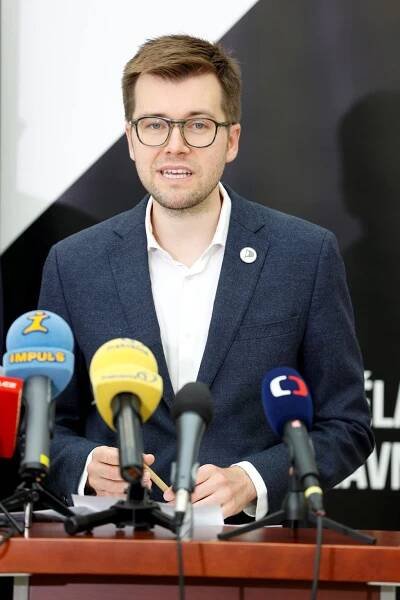 Po bytové kauze Nejedlý: Piráti opět chtějí odvolání Blažka, hrozí odchodem ministrů z vlády