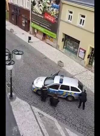 Lupiči přepadli klenotnictví v Teplicích a utekli