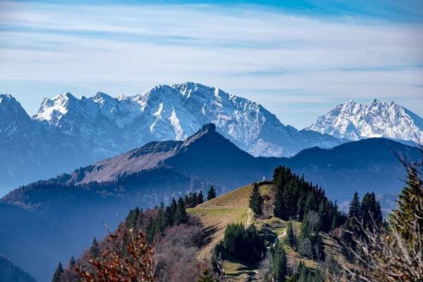 Zwölferhorn Seilbahn erstrahlt in neuem Glanz - SalzburgerLand Magazin