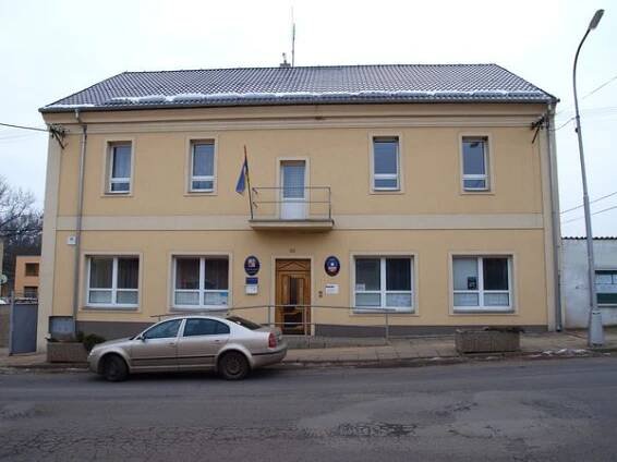 Klobuky - obecní úřad foto 2