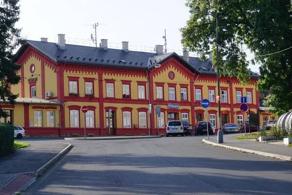 Soubor:Příbram - nádraží (stav říjen 2021) (2).jpg – Wikipedie