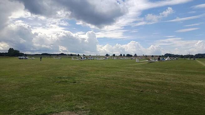 Aeroklub Luhačovice | LKLU | RWY 02/20 | 125.285 MHz | Veřejné vnitrostátní letiště 