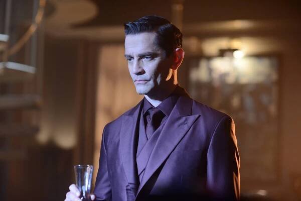 Gotham - Neopovaž se - Z filmu - James Frain
