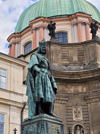 Praha stověžatá