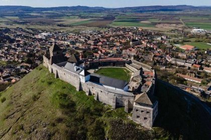 Okouzlující maďarský hrad nedaleko Balatonu čeká na turisty