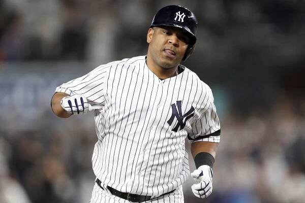 Edwin Encarnacion belts the game-winning solo home run in the eighth inning of the Yankees' 4-3 win over the Blue Jays on Tuesday night.