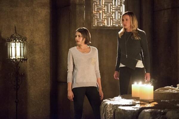 Arrow - Návrat do života - Z filmu - Willa Holland, Katie Cassidy