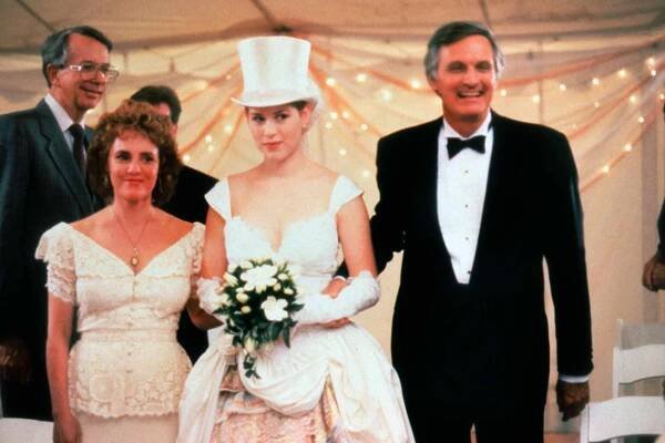 Madeline Kahn and Molly Ringwald in 'Betsy's Wedding'.
