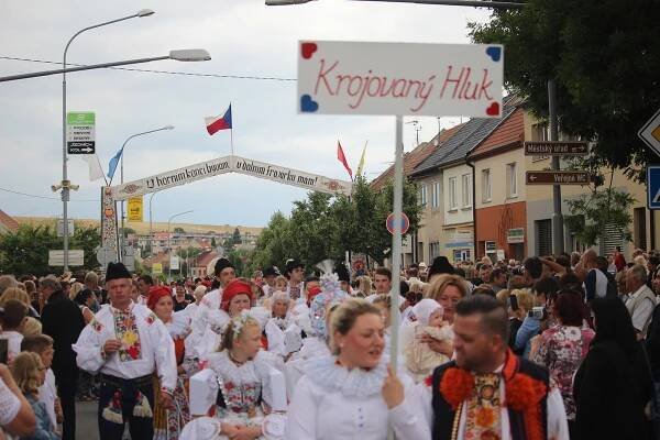 Dolňácké slavnosti písní a tanců s tradiční jízdou králů propuknou v Hluku