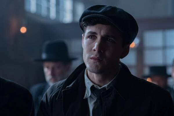 Píseň jmen - Z filmu - Jonah Hauer-King
