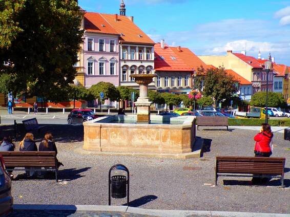 Kamenná kašna na Karlově... - Kašna