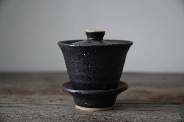 Ebony Gaiwan