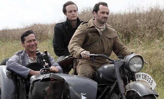 V květnu si dělej, co chceš - Z filmu - Laurent Gerra, August Diehl, Matthew Rhys