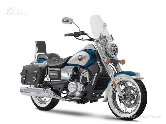 Keeway V302 C vs. UM Renegade Freedom 300: Harleye pro juniory | Motorkáři.cz