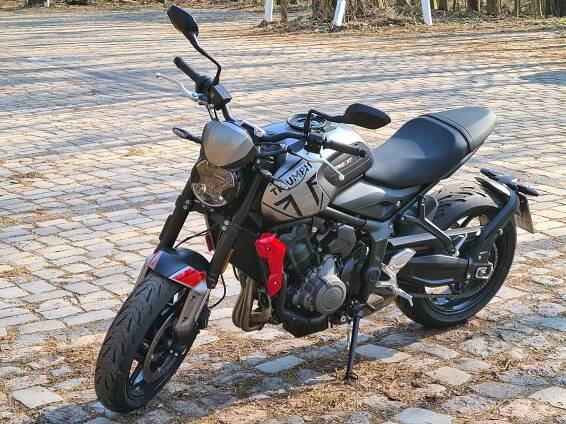 Triumph Trident 660
