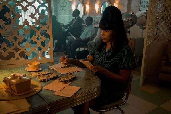Umbrella Academy - Lehčí večeře - Z filmu - Emmy Raver-Lampman