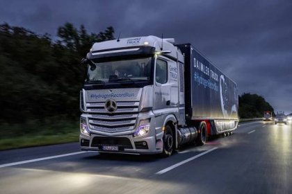 Vodíkový kamion Mercedes-Benz ujel 1047 km na jednu nádrž