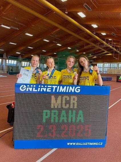 Atletika Olomouc - štafeta žákyň