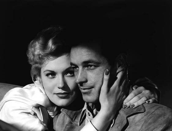 5 AGAINST THE HOUSE, (aka FIVE AGAINST THE HOUSE), from left: Kim Novak, Guy Madison, 1955