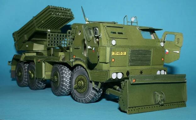 Papierový model - Tatra 813 RM70