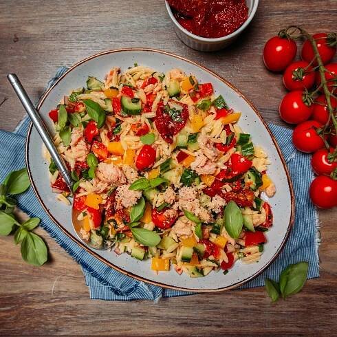 Tuňákový salát s těstovinami orzo - Baltaxia