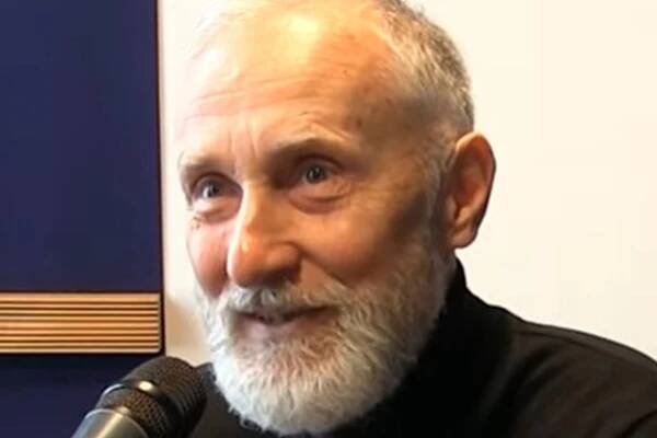 Josef Carda promluvil o svých zkušenostech česání hrušek: herce ...