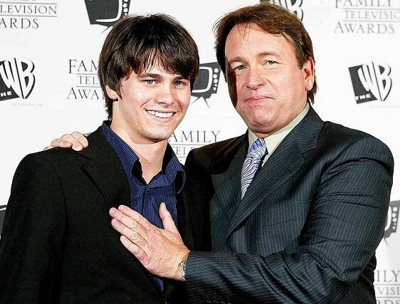 John Ritter with son Jason Ritter pose after winning an award for "8 Simple Rules For Dating My Daughter" in the best comedy catagory "5th Annual Family Television Awards" at the Beverly Hilton Hotel August 14, 2003 in Los Angeles.