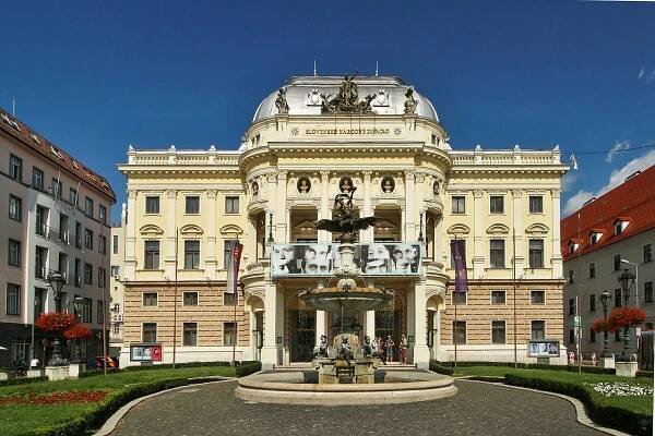 Soubor:Bratislava ND 1.jpg – Wikipedie