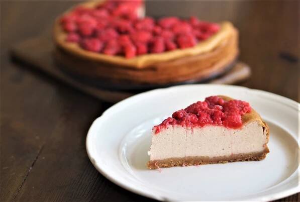 Zdravý malinový cheesecake