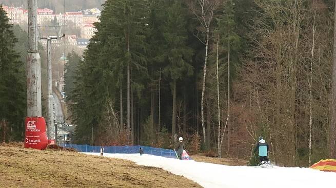 Lyžaři mohou využít skiareál v Mariánských Lázních, jediný v širokém okolí