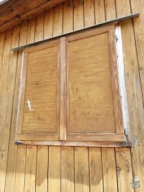 Nové dřevěné okenice na chatce.: 20210526_144016