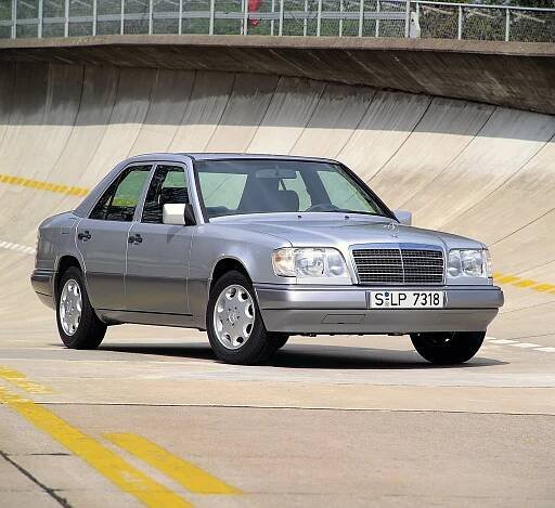 Jeden z nejlepších mercedesů všech dob? Před více než 35 lety přišel W124 se spoustou pokrokových řešení a svým často majitelům slouží dodnes